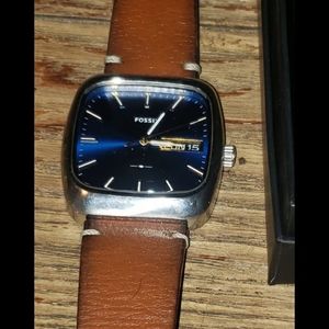 Mens FOSSIL wrist watch. Silver/blue, leather band.